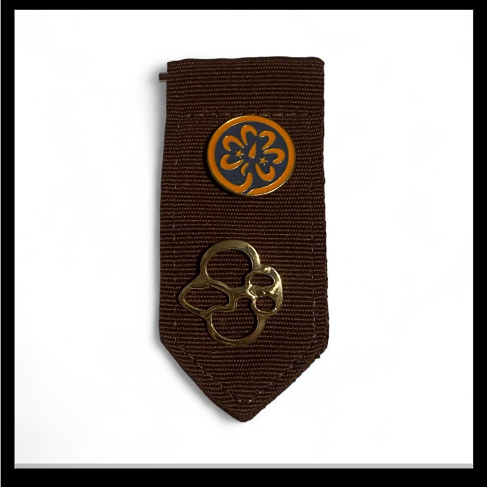 Vintage Girl Scout Brownie Pin Badge #7478